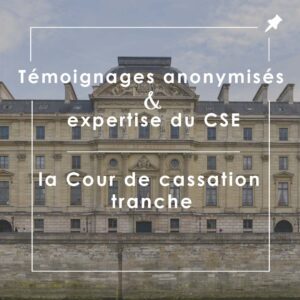 Témoignages anonymisés et expertise du CSE : la Cour de cassation tranche L’expertise pour risque grave : un droit encadré du CSE Lorsqu’un risque grave survient dans l’établissement, le Comité Social et Économique (CSE) peut demander une expertise. L’article L 2315-94, 1° du Code du travail encadre ce droit. Un accident, une maladie professionnelle ou un signalement pertinent peut justifier ce recours. Le CSE doit cependant présenter des preuves concrètes. Ici, l’employeur contestait le risque grave et rejetait les témoignages anonymisés. Témoignages anonymes : un motif d’irrecevabilité pour le tribunal judiciaire L’employeur a saisi le président du tribunal judiciaire. Il estimait que l’anonymisation violait le principe du contradictoire. Ce principe est garanti par les articles 15 et 16 du Code de procédure civile. En conséquence, le tribunal a déclaré ces témoignages irrecevables. Il a donc annulé la décision du CSE de recourir à une expertise. Le CSE justifie l’anonymisation par la protection des salariés Le CSE défendait l’anonymisation pour éviter d’éventuelles représailles. Il précisait aussi que ces témoignages ne constituaient pas l’unique preuve. Dès lors, il s’appuyait sur plusieurs éléments pour étayer l’existence du risque grave. Cette approche renforce la légitimité du recours à une expertise. La position de la Cour de cassation : des témoignages recevables sous conditions La Cour de cassation est revenue sur cette décision. Elle s’est fondée sur un arrêt de 2023 (Cass. soc. 19-4-2023, n° 21-20.308). Selon elle, les juges ne peuvent se fonder uniquement sur des témoignages anonymes. Cependant, si ces témoignages sont corroborés, ils restent recevables. L’auteur doit être connu par la partie qui les produit, même s’ils sont rendus anonymes a posteriori. Conséquences pratiques : l’employeur ne peut pas exiger leur exclusion automatique Le juge doit analyser ces témoignages, même s’ils sont anonymisés. Il ne peut pas les écarter sans les étudier. S’ils sont appuyés par d’autres preuves, ils permettent de justifier une expertise. Dans le cas contraire, l’expertise reste fragile. Cette approche évite toute dérive, tout en protégeant les salariés. Un équilibre entre protection des salariés et respect du contradictoire La décision établit un juste équilibre entre les droits en présence. Les salariés peuvent témoigner anonymement, mais ces témoignages doivent être complétés. Le CSE doit fournir des éléments factuels supplémentaires. De son côté, l’employeur ne peut rejeter ces preuves d’office. Cette jurisprudence vise à protéger les lanceurs d’alerte, tout en garantissant un débat équitable.