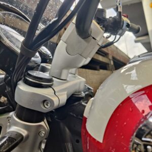 Royal Enfield Super Meteor 650 handle bar risers