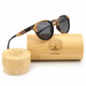 Lunettes de soleil Zwood® de forme pantos en chêne, ébène et cerisier avec verres foncés et étui en bambou