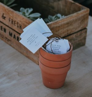 Upominki dla gości weselnych. TOP3 drobnych prezentów