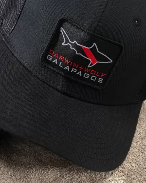 GORRA CAMIONERA PARCHE TIBURON NEGRO