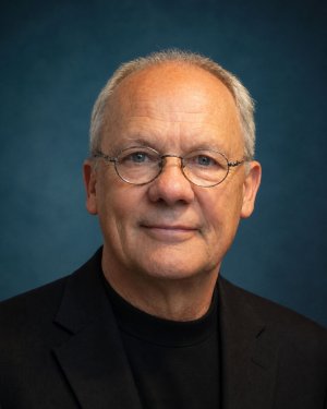 Author Gary Guinn