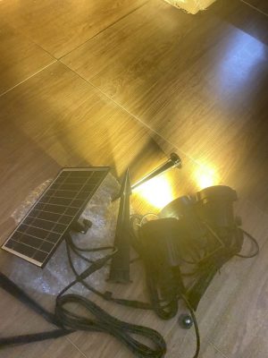 Đèn cắm cỏ năng lượng mặt trời