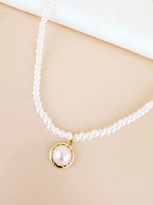 Collier pendentif perle