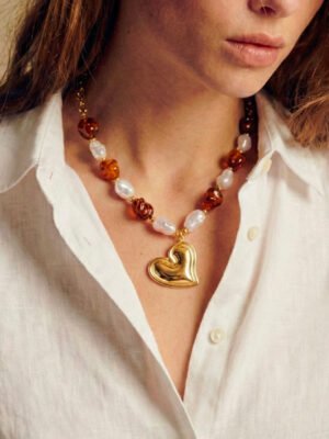 Collier Amélie résine et perles avec pendentif coeur