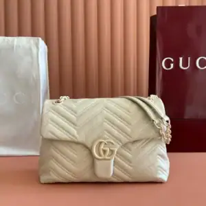 GUCCI GG MARMONT MEDIUM SHOULDER BAG - BG210