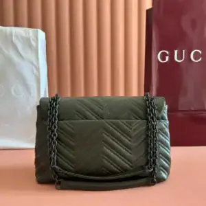 GUCCI GG MARMONT MEDIUM SHOULDER BAG - BG212