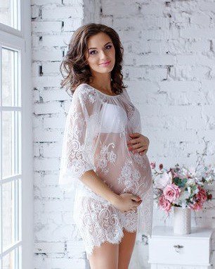 Белый короткий кружевной пеньюар