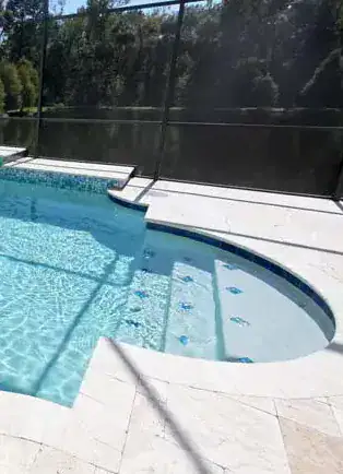 piscine-margelles-travertin-terrasse-pierre-naturelle