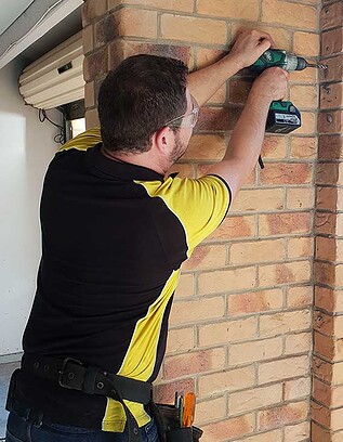 Garage door repairs Brisbane Rob doing a garage door repair in Calamvale