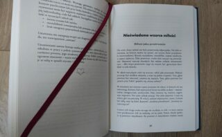 środek książki Kody miłości