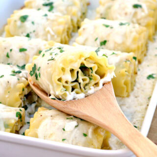 Chicken Spinach Lasagna Rolls
