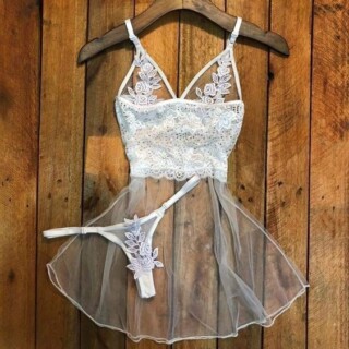 قميص نوم شفاف ومثير.