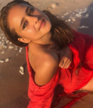 خلفيات نيلي كريم.