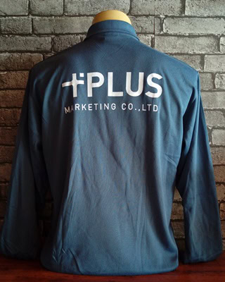 เสื้อคนงานสีเทาพร้อมสกรีนโลโก้บริษํท