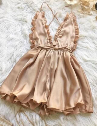 قميص نوم شفاف ومثير.