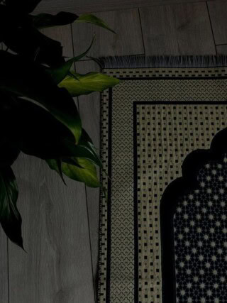 كذلك خلفيات سجاة إسلامية.
