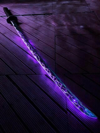 كذلك خلفيات سيوف إسطورية.