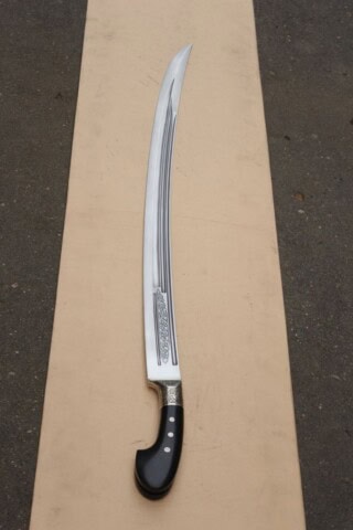 كذلك خلفيات سيوف إسطورية.