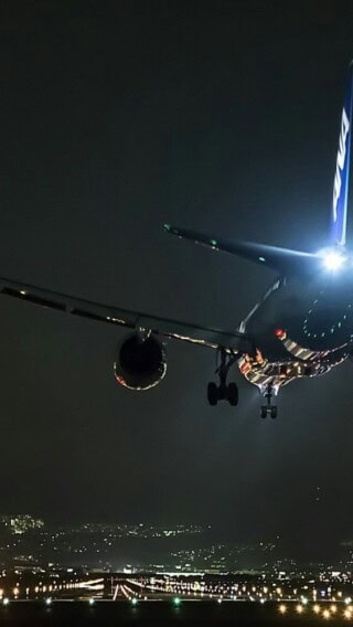 كذلك صور طائرات.