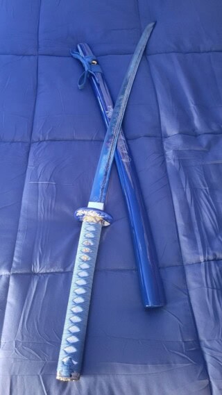 كذلك خلفيات سيوف إسطورية.