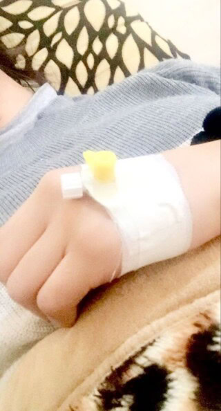 تصوير بنت بالمغذي في المستشفى.