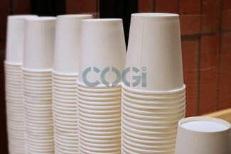 giá ly giấy có nắp