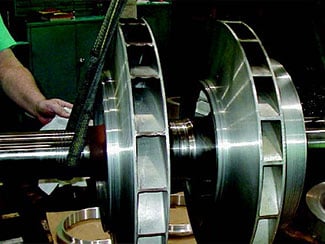 Centrifugal compressor reconditioning with impellers being lifted out