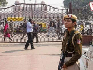 Bomb threat to Red Fort and Delhi Secretariat