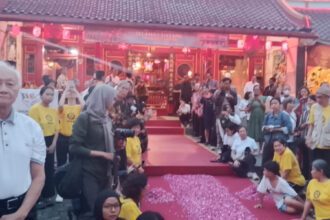 Kedatangan 58 biksu di Klenteng Hok An Kiong Muntilan disambut antusias warga Magelang