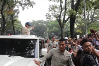 Prabowo di Bandung disambut antusias warga dan siswa