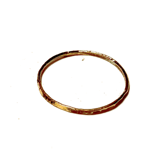 Bague fine martelée en laiton artisanale – Bijou fait main