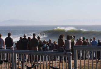 OS 10 MELHORES PICOS DE SURF DA CALIFÓRNIA 1 Image Surf Steamer Lane Commons License e1726612072905