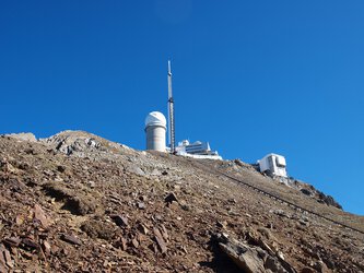 L'observatoire astronomique est un haut lieu d'observation et de recherche. La météorologie puis l'astronomie ont été les principales motivations de la création de cet observatoire. L'astronomie est encore à l'heure actuelle le domaine d'investigations scientifiques le plus important au pic du Midi. L'observatoire est rattaché à l'Observatoire Midi-Pyrénées. C'est une UFR de l'université Toulouse-III-Paul-Sabatier. Depuis 18738, chercheurs et techniciens de l'espace y scrutent la galaxie à la recherche de phénomènes célestes inconnus.