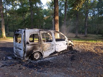 Voiture brûlée à Bordères bois du Commandeur