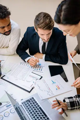 How to Start Investing Without Risk, a Safe Beginner’s Guide
