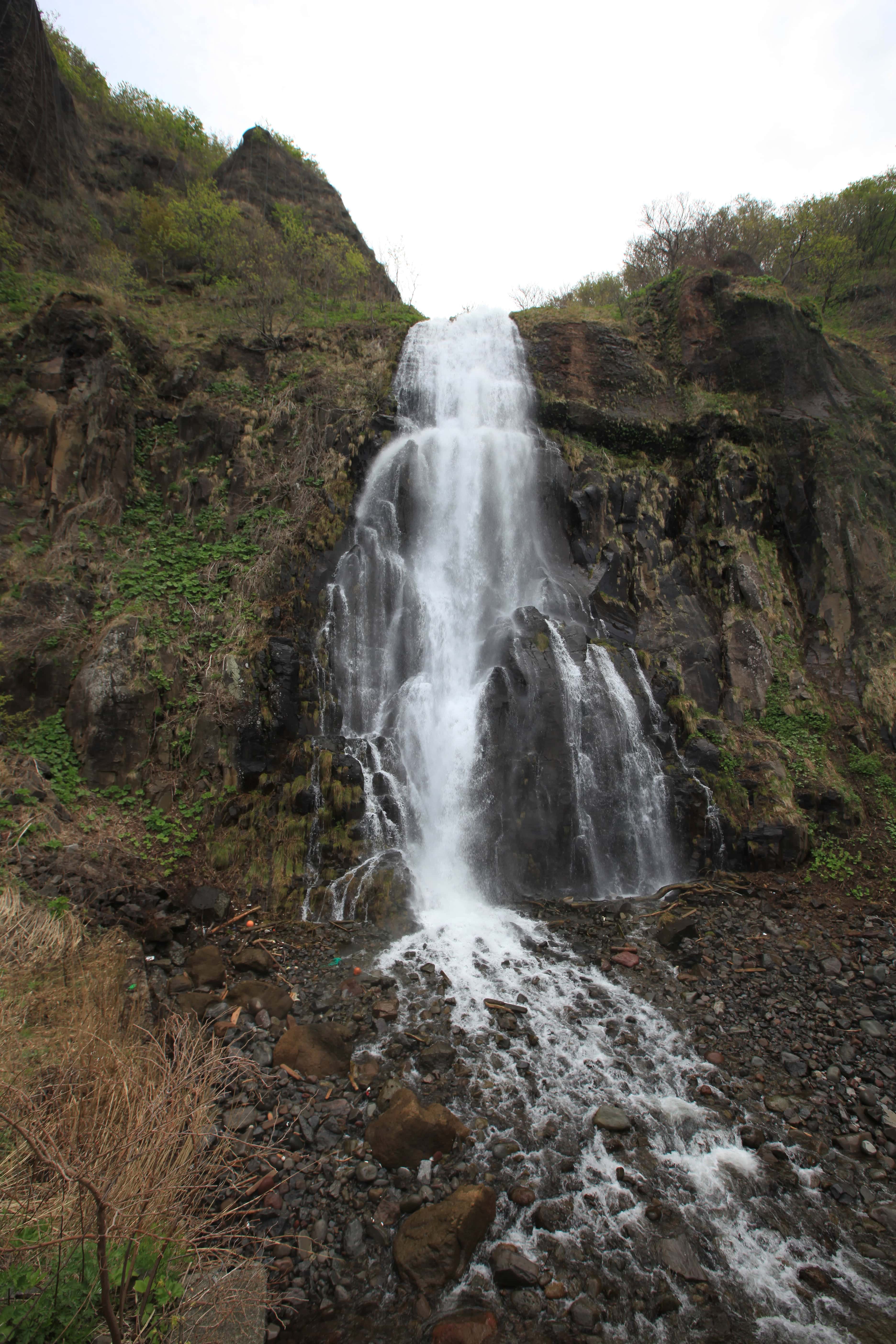 白銀の滝の全景(縦構図2)