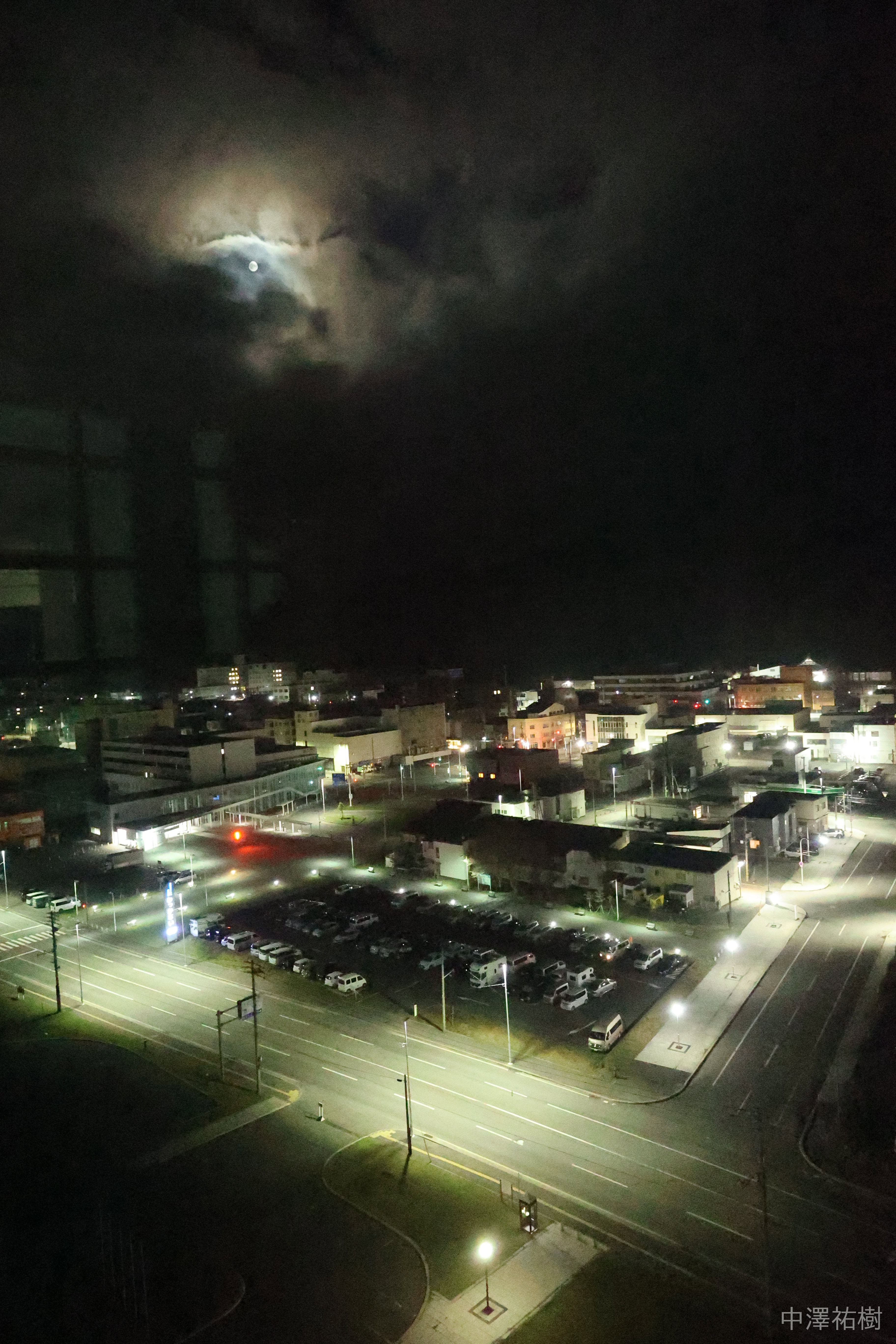 234.稚内・市街地の夜景と月