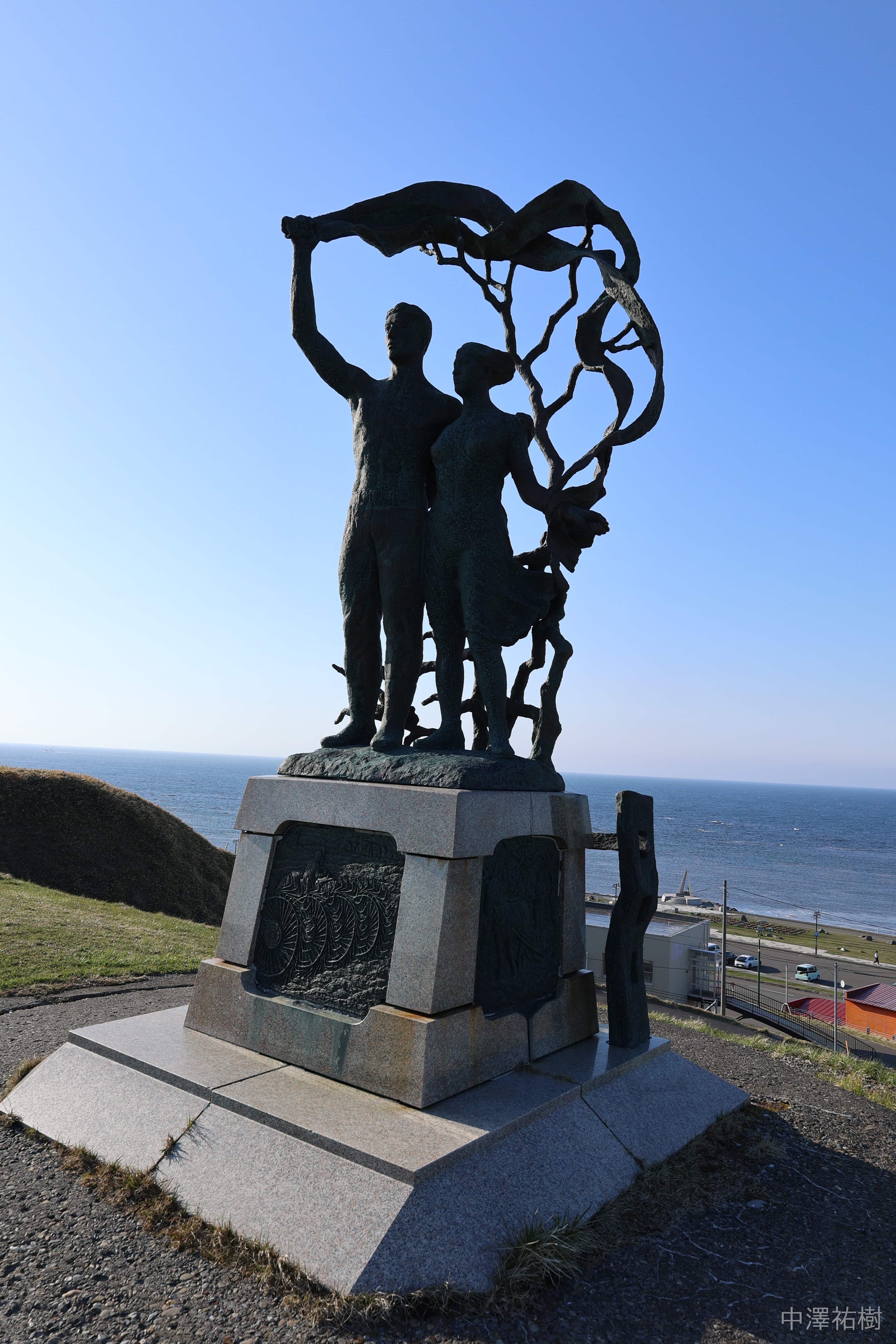 97.宗谷岬・銅像（縦位置・別角度）