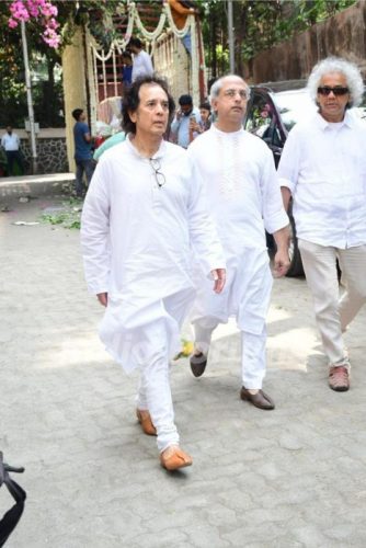 Ustaad Zakir Hussain was one of the stalwarts who came to pay his last tributes to the ghazal maestro