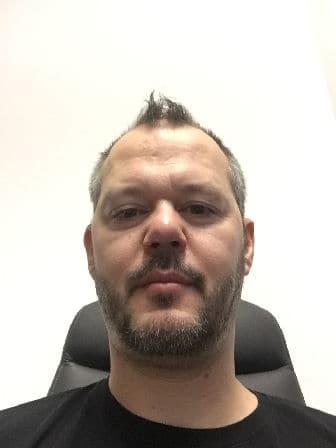 Ich, wenige Minuten nach der Augen Operation