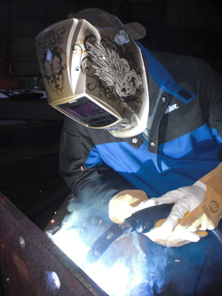 Image of a welding operator using a 400-amp Q-Gun MIG gun