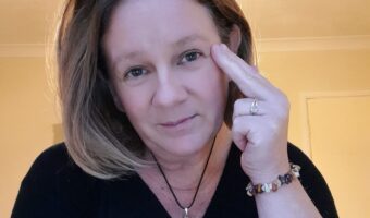 Coach Wendy Tomlinson demonstrating the EFT tapping point the side of the eye.