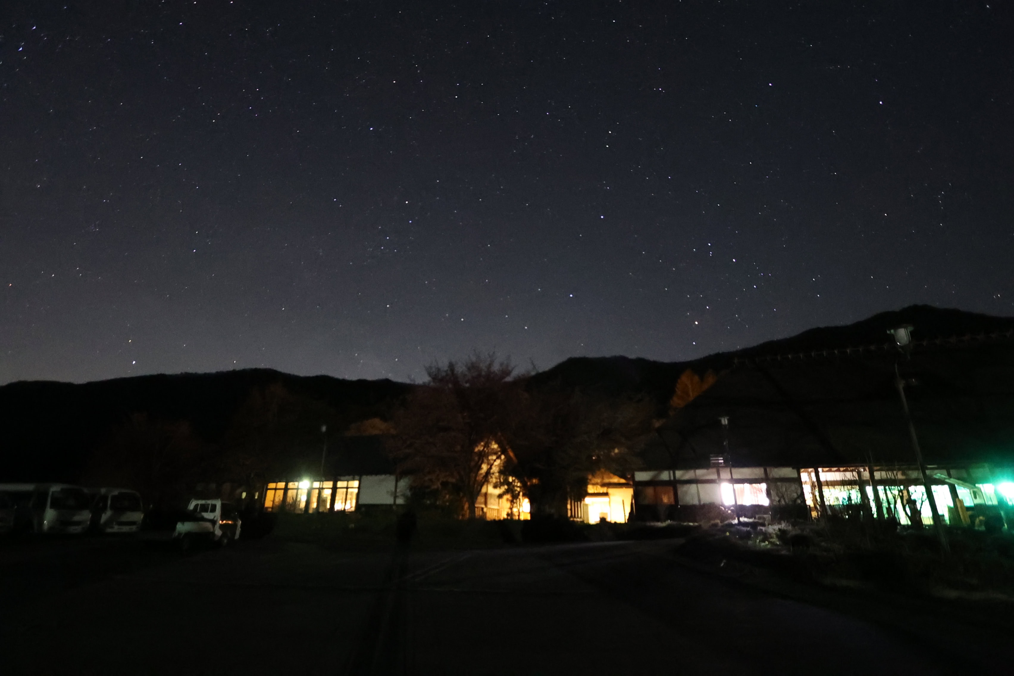 星空とかやぶきの館、ISO20000、16mm