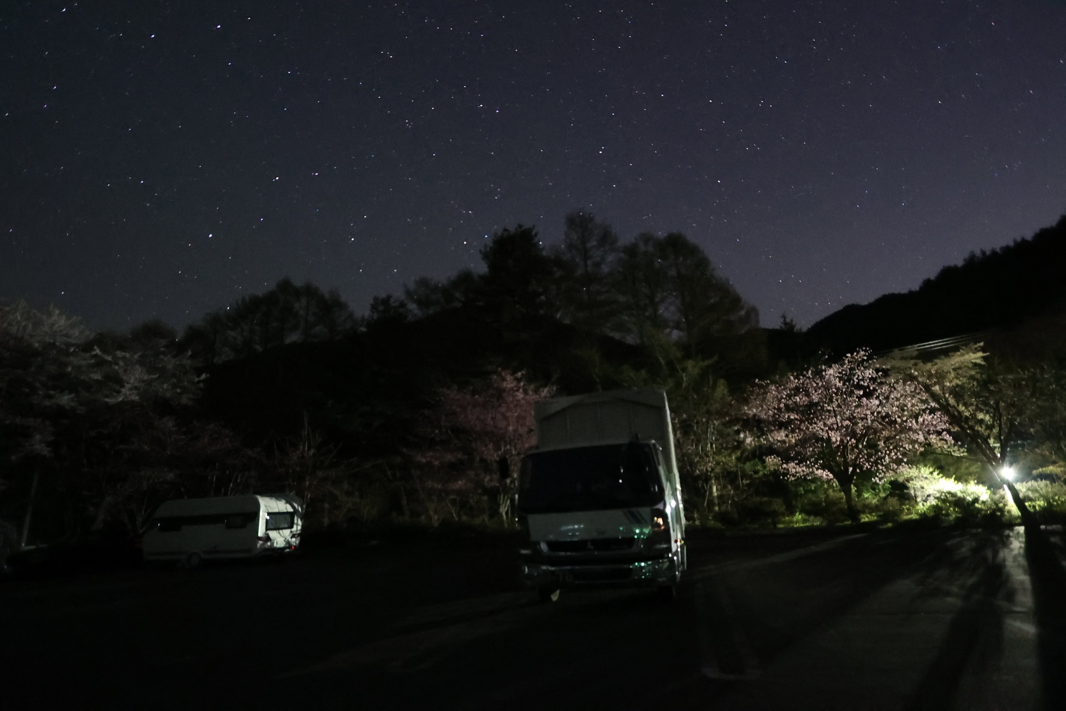 星空とトラック、光、山、ISO20000、16mm