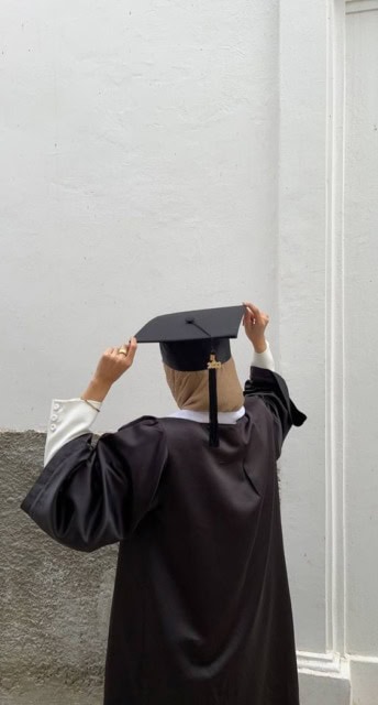 اجمل بنات بروب التخرج للاحتفال.