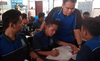 Beri Diklat Singkat Kompetensi Keahlian Siswa