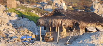 stone beach cottage in Villa Casa Blanca del Faro
