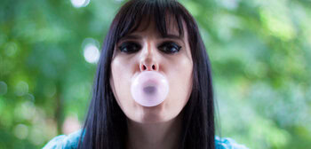 How to stop songs from getting stuck in our heads? Chew some gum!