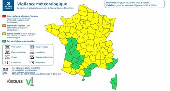 Verglas sur les routes. les Hautes Pyrénées en alerte météo vigilance jaune